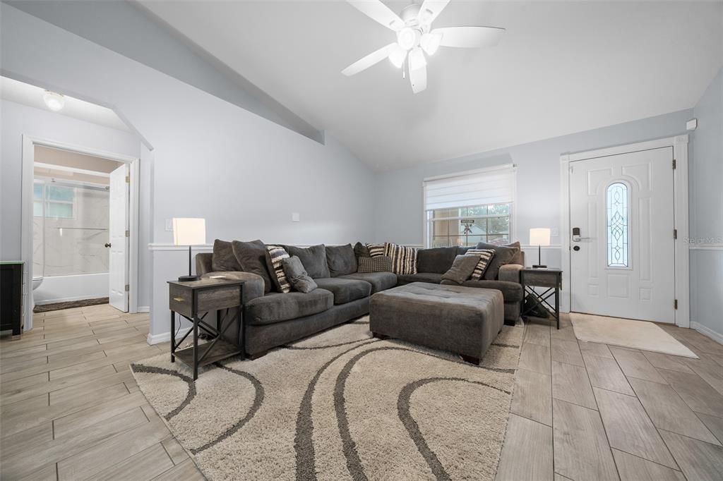 For Sale: $329,000 (3 beds, 2 baths, 1212 Square Feet)