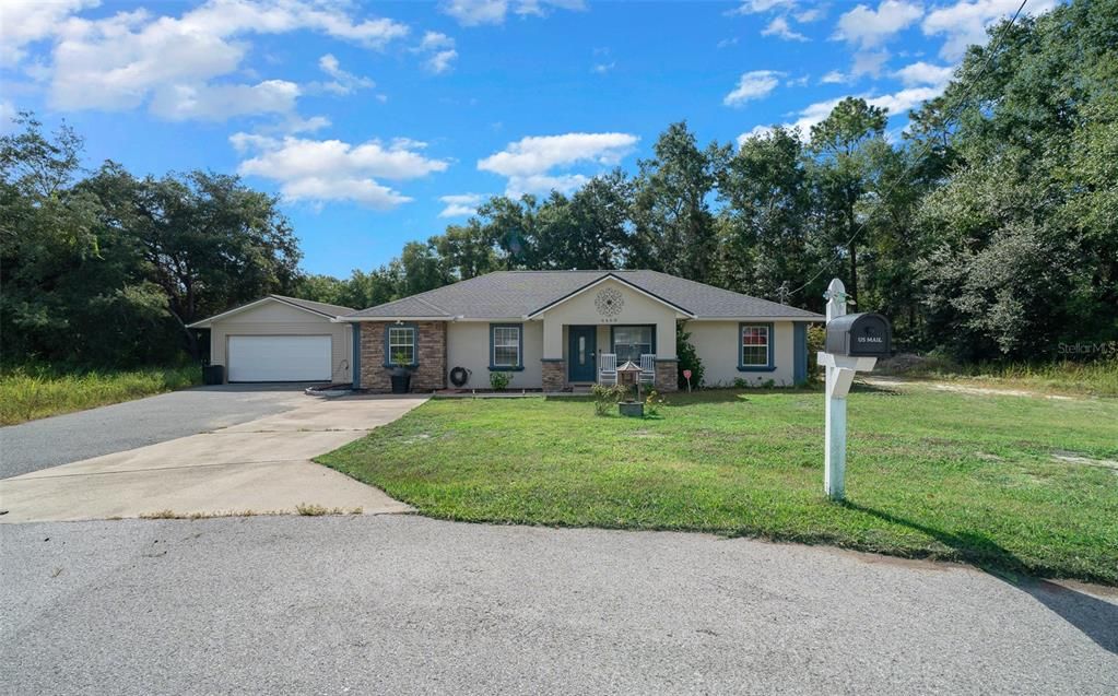 For Sale: $329,000 (3 beds, 2 baths, 1212 Square Feet)