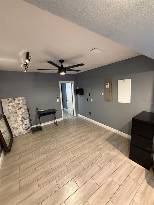 For Sale: $329,000 (3 beds, 2 baths, 1212 Square Feet)