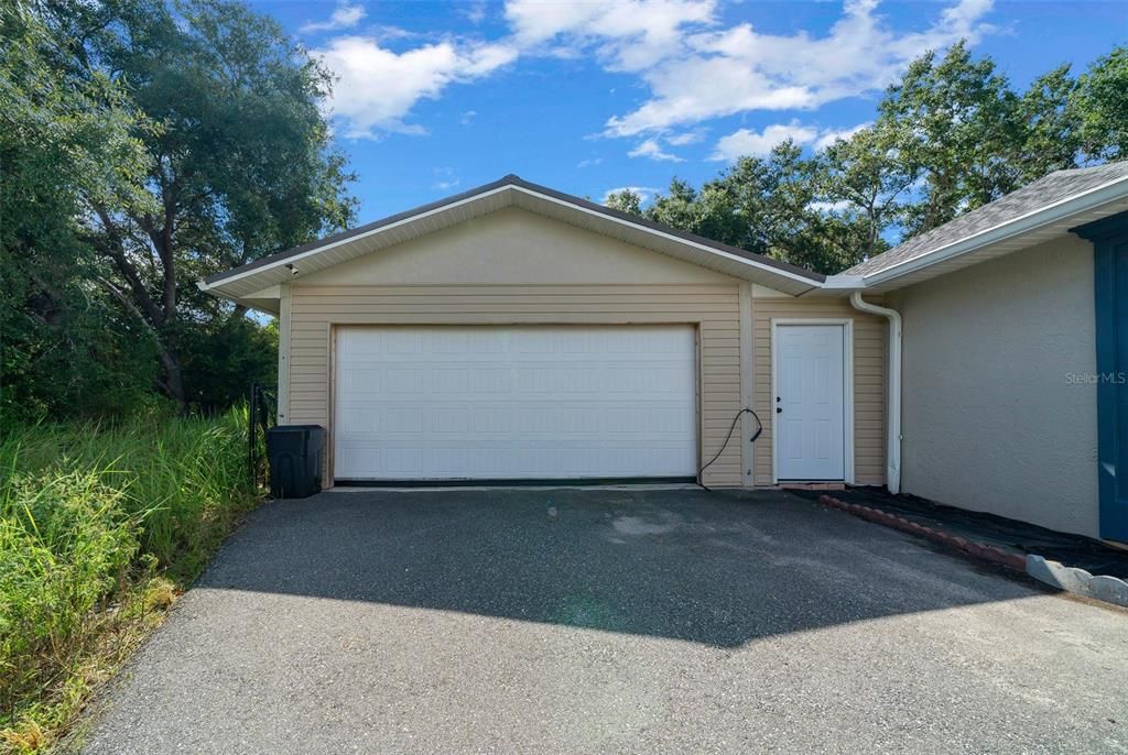 For Sale: $329,000 (3 beds, 2 baths, 1212 Square Feet)