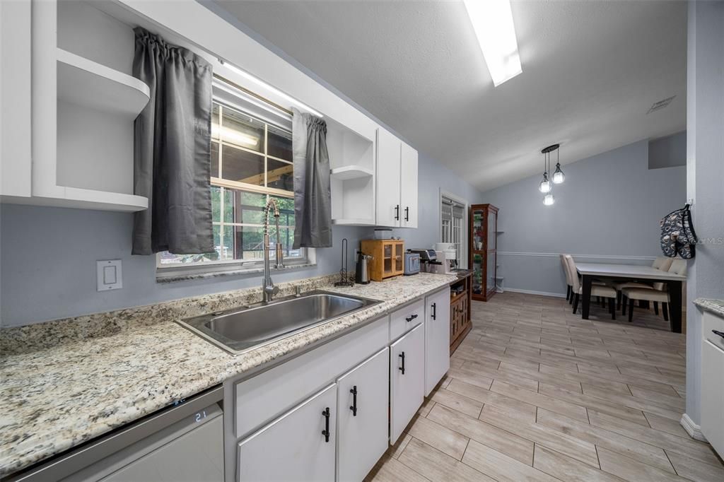 For Sale: $329,000 (3 beds, 2 baths, 1212 Square Feet)