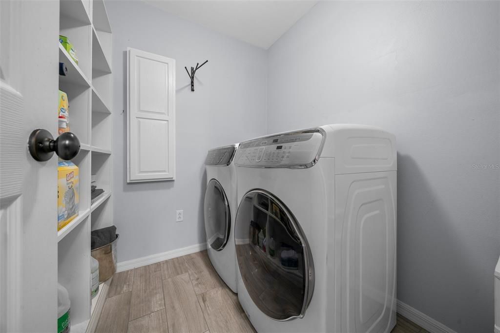 For Sale: $329,000 (3 beds, 2 baths, 1212 Square Feet)