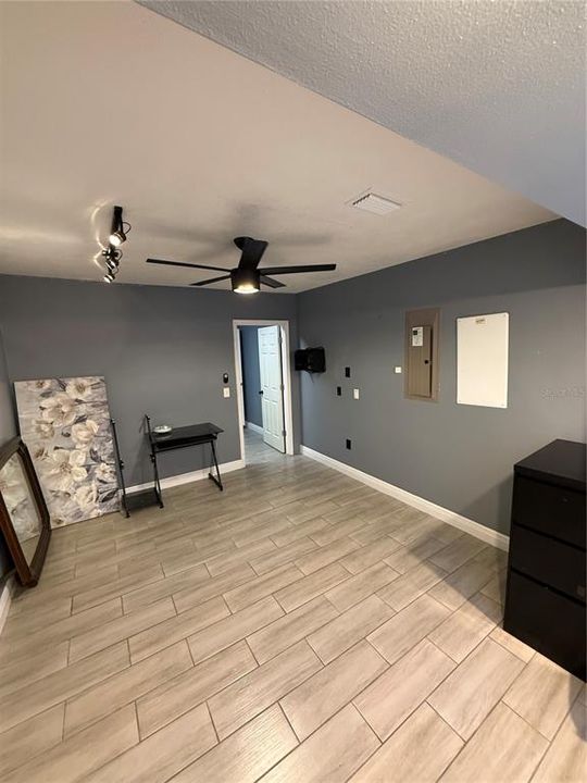 For Sale: $329,000 (3 beds, 2 baths, 1212 Square Feet)