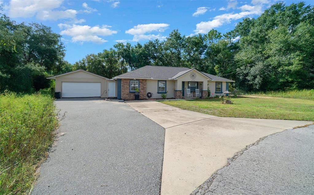 For Sale: $329,000 (3 beds, 2 baths, 1212 Square Feet)