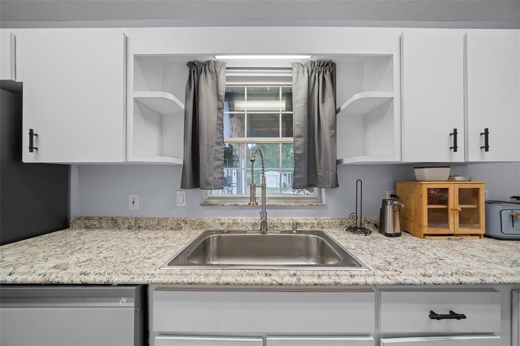 For Sale: $329,000 (3 beds, 2 baths, 1212 Square Feet)