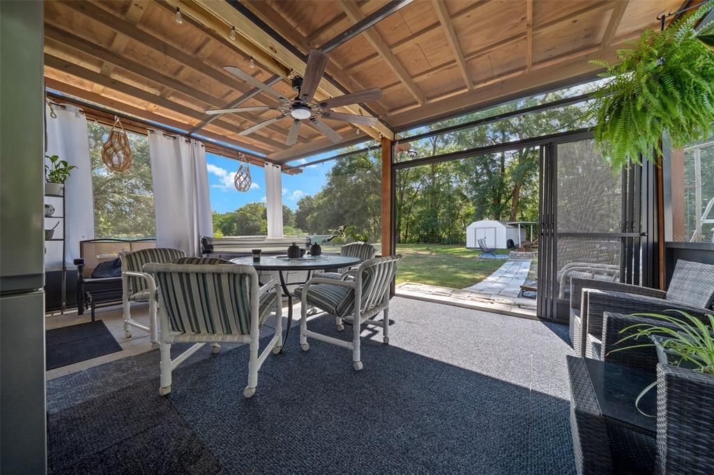 For Sale: $329,000 (3 beds, 2 baths, 1212 Square Feet)