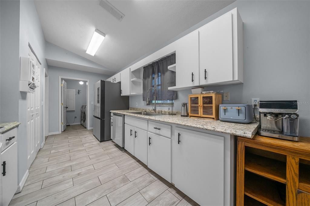 For Sale: $329,000 (3 beds, 2 baths, 1212 Square Feet)