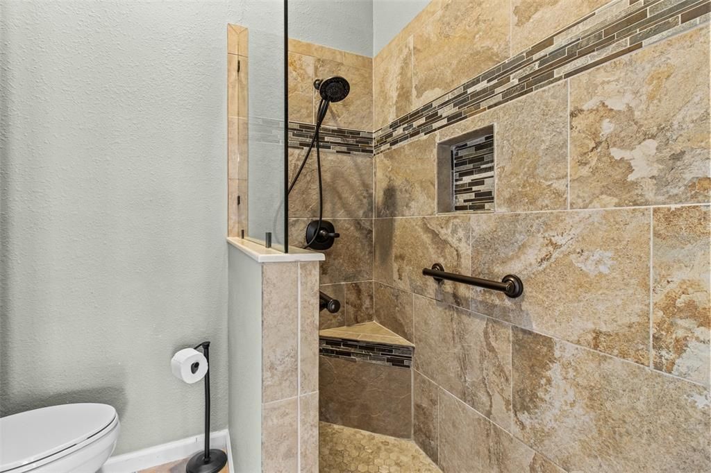 En Venta: $649,900 (2 camas, 2 baños, 1392 Pies cuadrados)