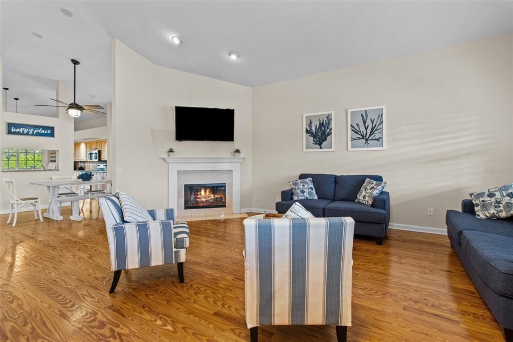 En Venta: $649,900 (2 camas, 2 baños, 1392 Pies cuadrados)