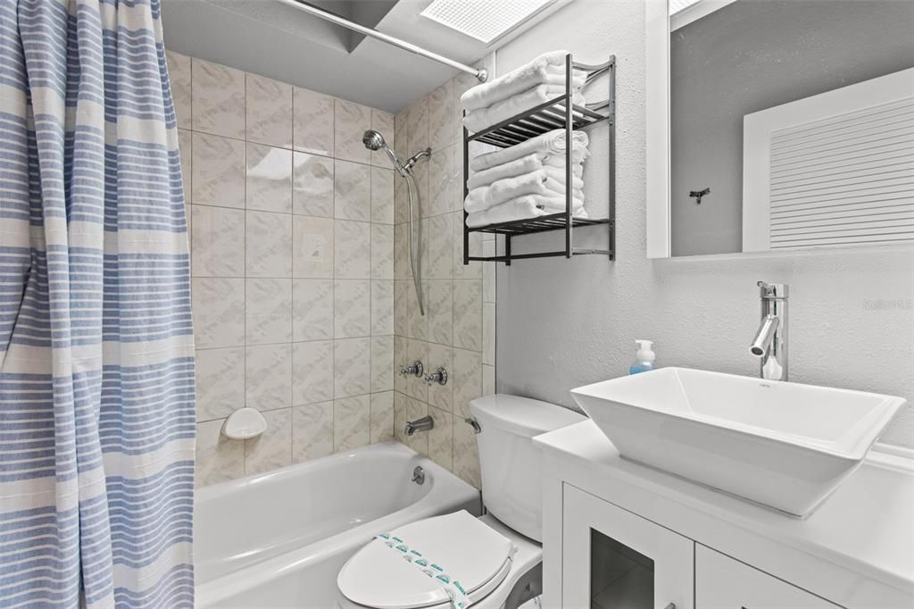 En Venta: $649,900 (2 camas, 2 baños, 1392 Pies cuadrados)