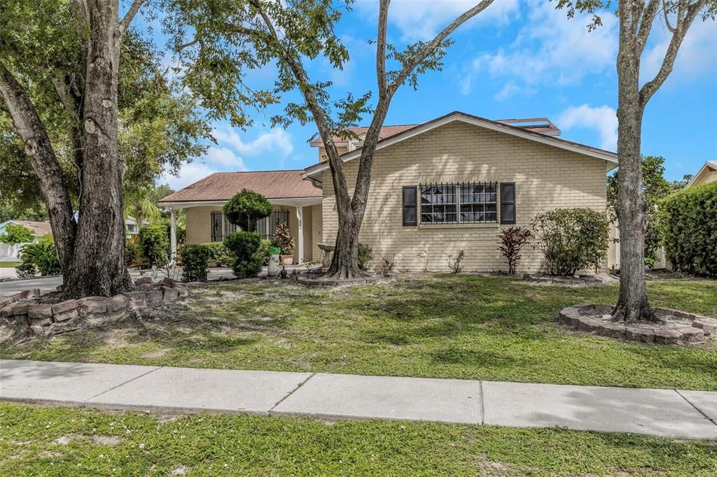 En Venta: $590,000 (4 camas, 2 baños, 2489 Pies cuadrados)