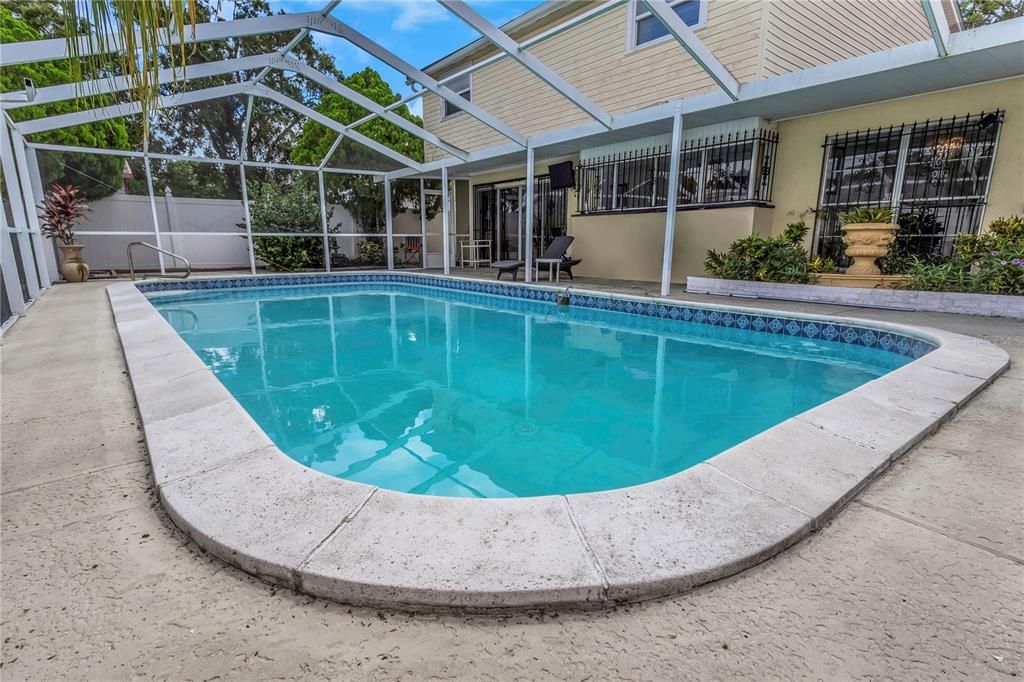 En Venta: $590,000 (4 camas, 2 baños, 2489 Pies cuadrados)