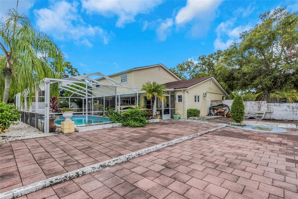 En Venta: $590,000 (4 camas, 2 baños, 2489 Pies cuadrados)