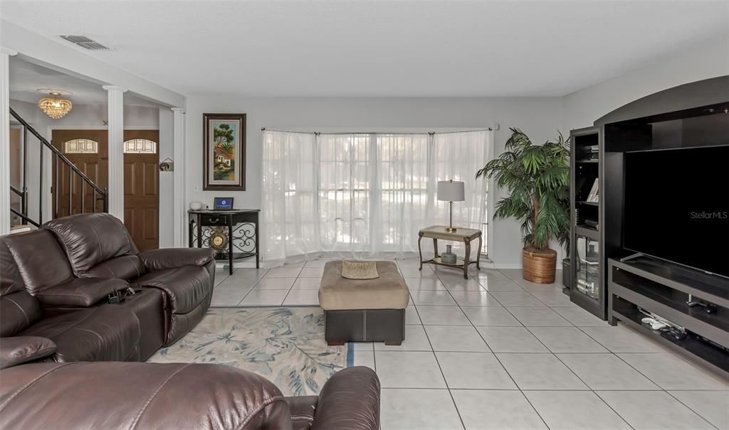 En Venta: $590,000 (4 camas, 2 baños, 2489 Pies cuadrados)