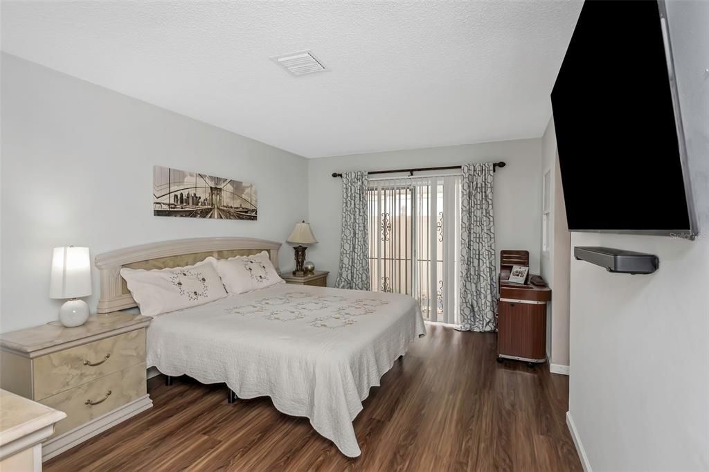 En Venta: $590,000 (4 camas, 2 baños, 2489 Pies cuadrados)