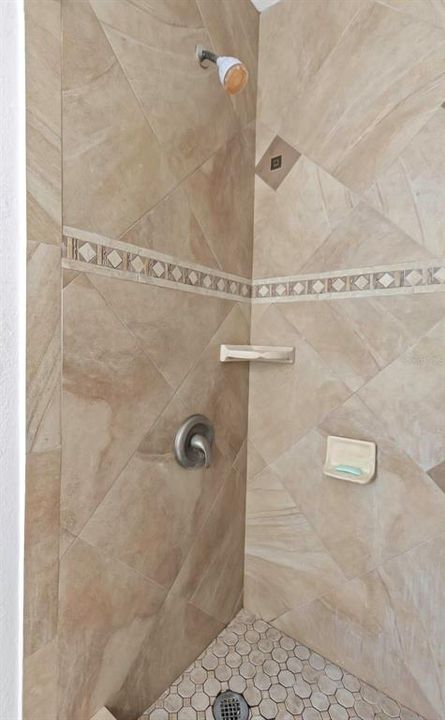 En Venta: $590,000 (4 camas, 2 baños, 2489 Pies cuadrados)