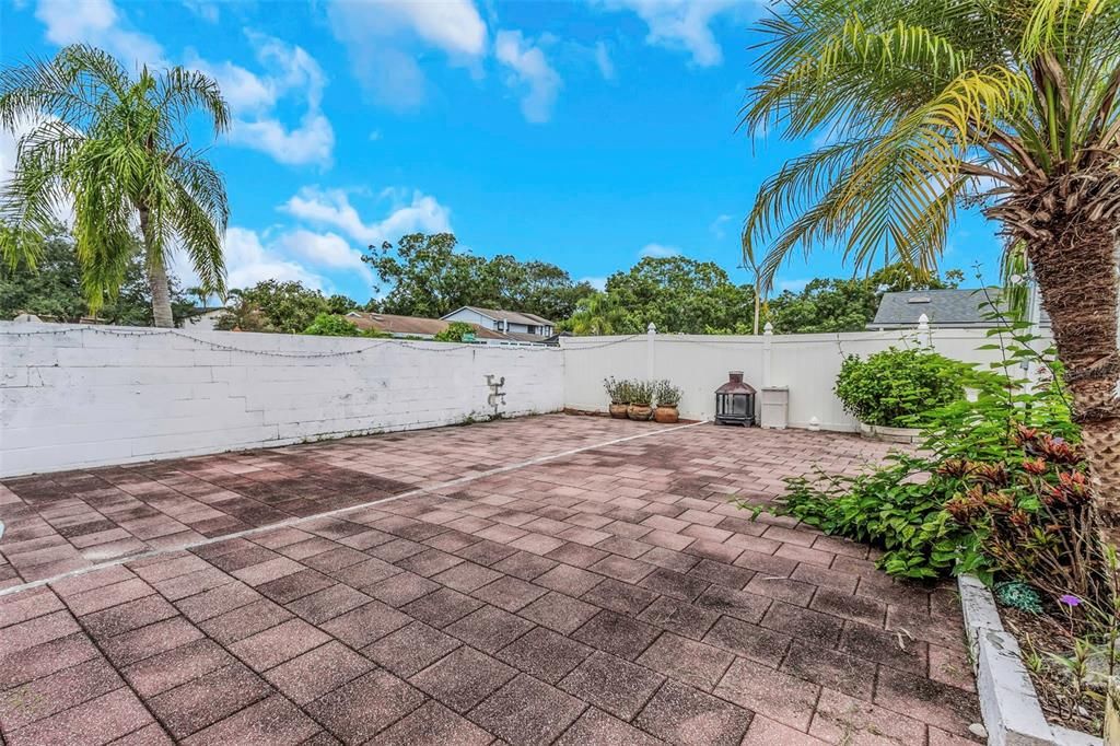 En Venta: $590,000 (4 camas, 2 baños, 2489 Pies cuadrados)