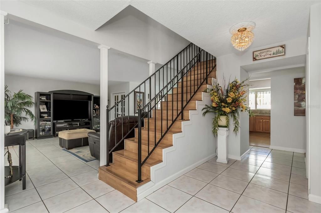 En Venta: $590,000 (4 camas, 2 baños, 2489 Pies cuadrados)