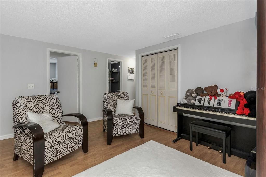 En Venta: $590,000 (4 camas, 2 baños, 2489 Pies cuadrados)