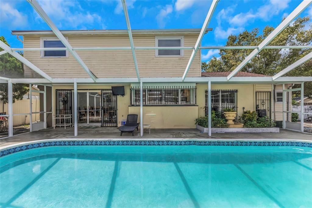 En Venta: $590,000 (4 camas, 2 baños, 2489 Pies cuadrados)