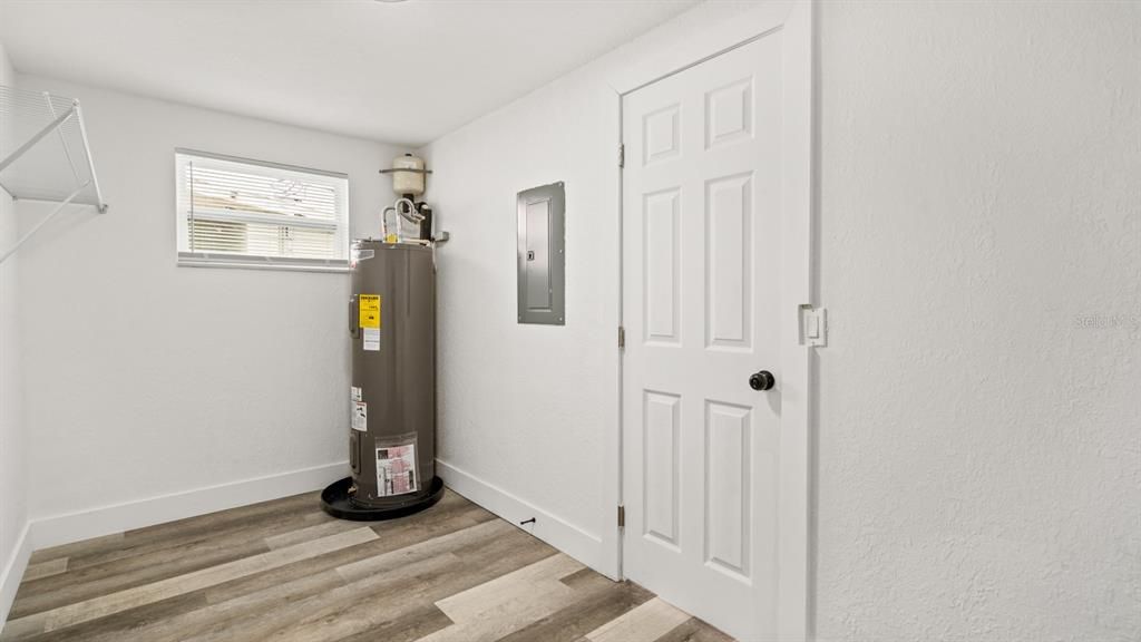 For Sale: $299,000 (3 beds, 2 baths, 1162 Square Feet)