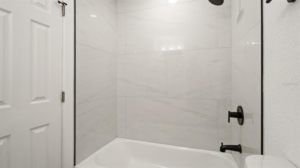 For Sale: $299,000 (3 beds, 2 baths, 1162 Square Feet)