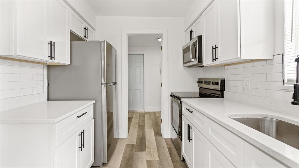 For Sale: $299,000 (3 beds, 2 baths, 1162 Square Feet)