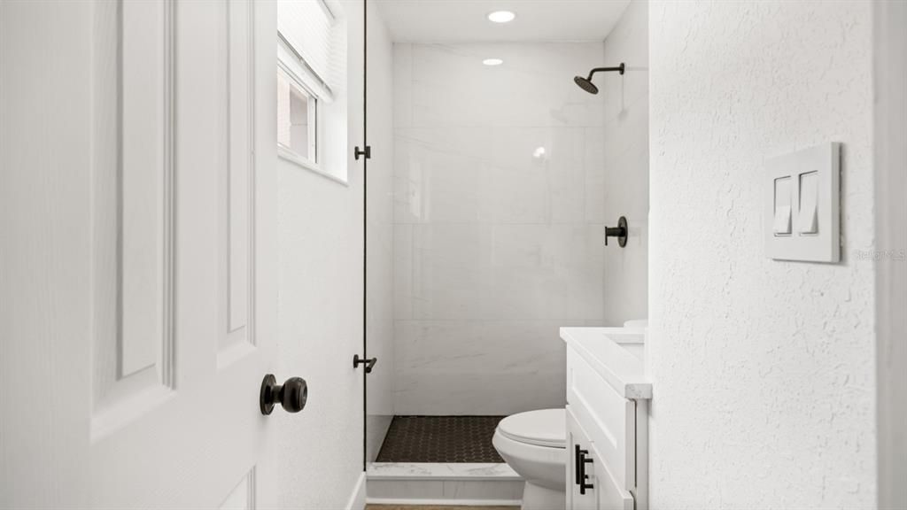 For Sale: $299,000 (3 beds, 2 baths, 1162 Square Feet)