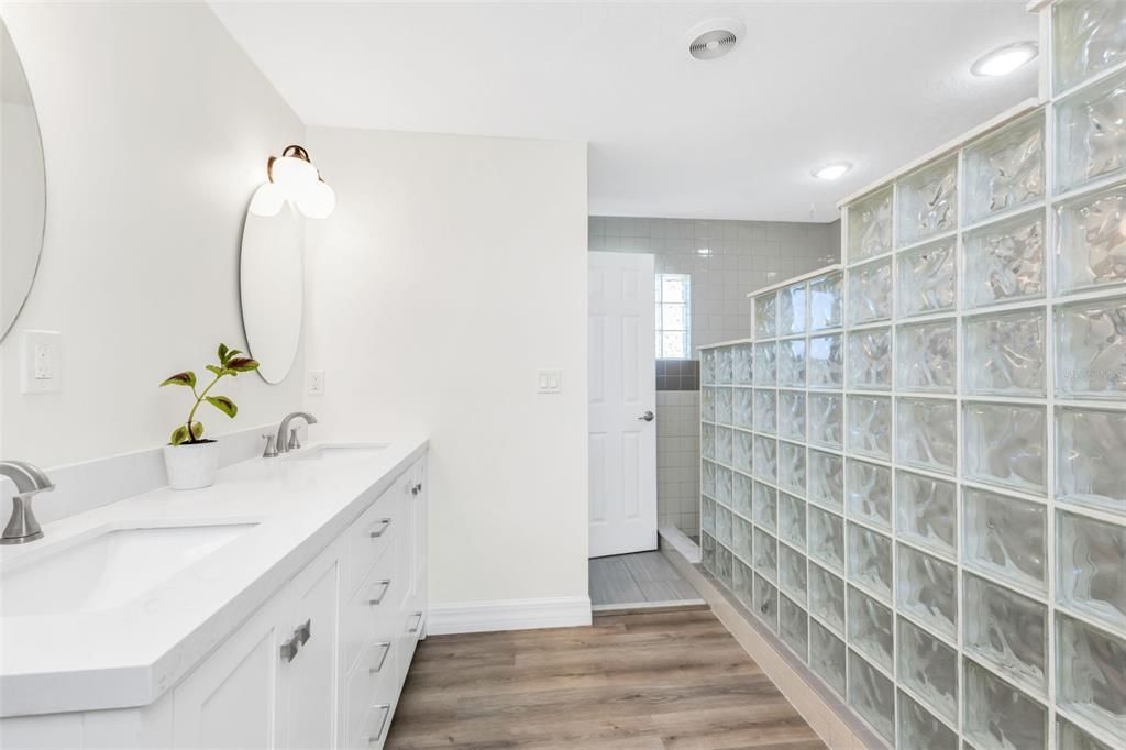 En Venta: $560,000 (4 camas, 2 baños, 2261 Pies cuadrados)