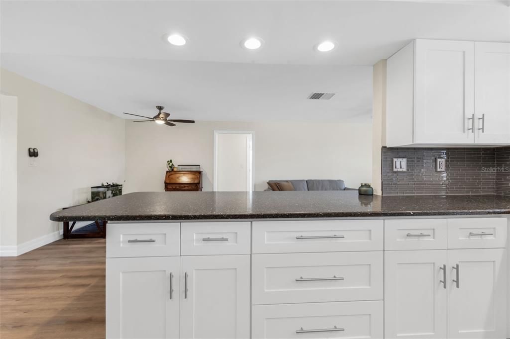 En Venta: $560,000 (4 camas, 2 baños, 2261 Pies cuadrados)