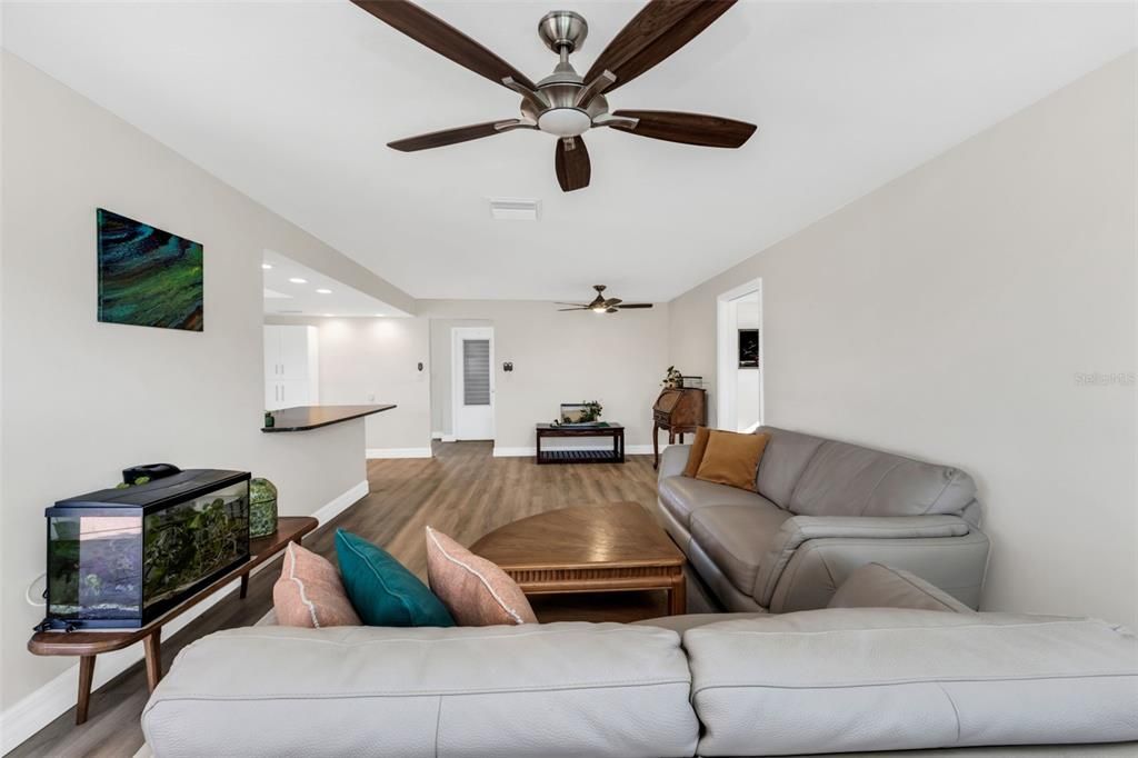 En Venta: $560,000 (4 camas, 2 baños, 2261 Pies cuadrados)