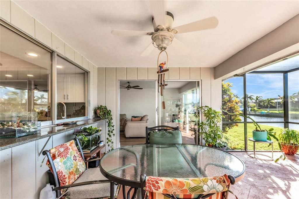 En Venta: $560,000 (4 camas, 2 baños, 2261 Pies cuadrados)