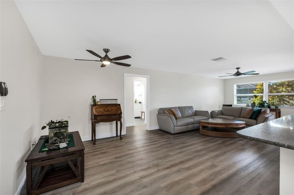 En Venta: $560,000 (4 camas, 2 baños, 2261 Pies cuadrados)