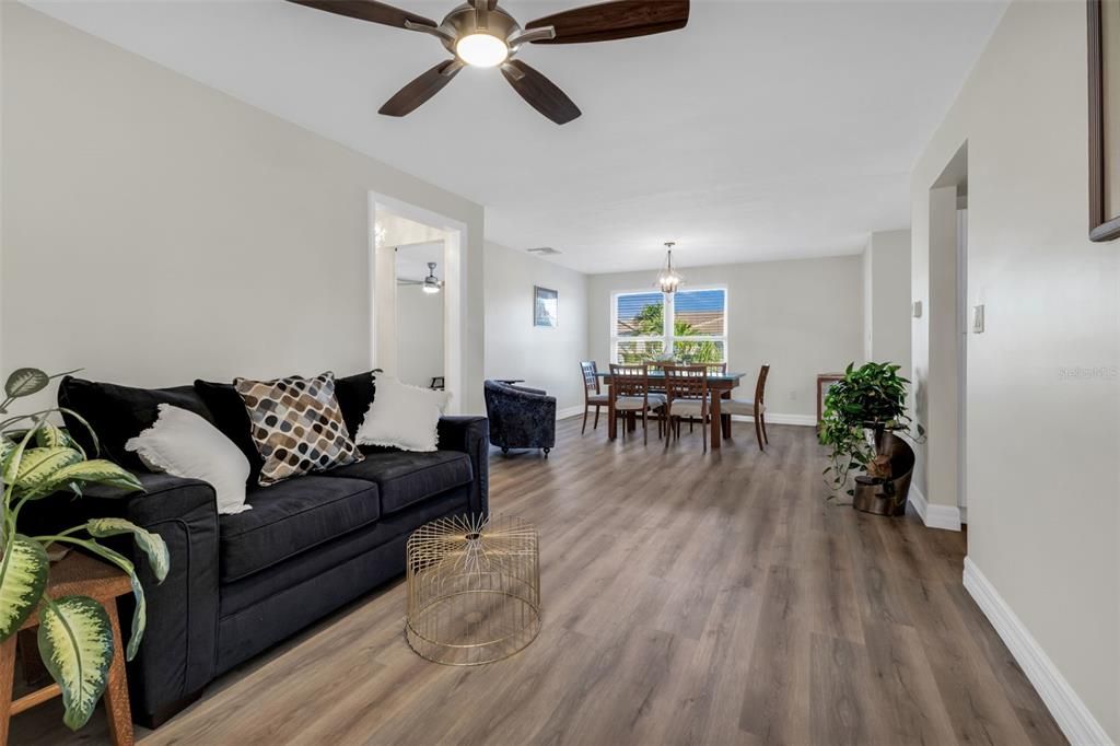 En Venta: $560,000 (4 camas, 2 baños, 2261 Pies cuadrados)