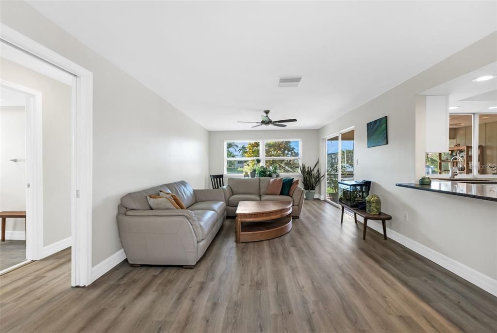 En Venta: $560,000 (4 camas, 2 baños, 2261 Pies cuadrados)