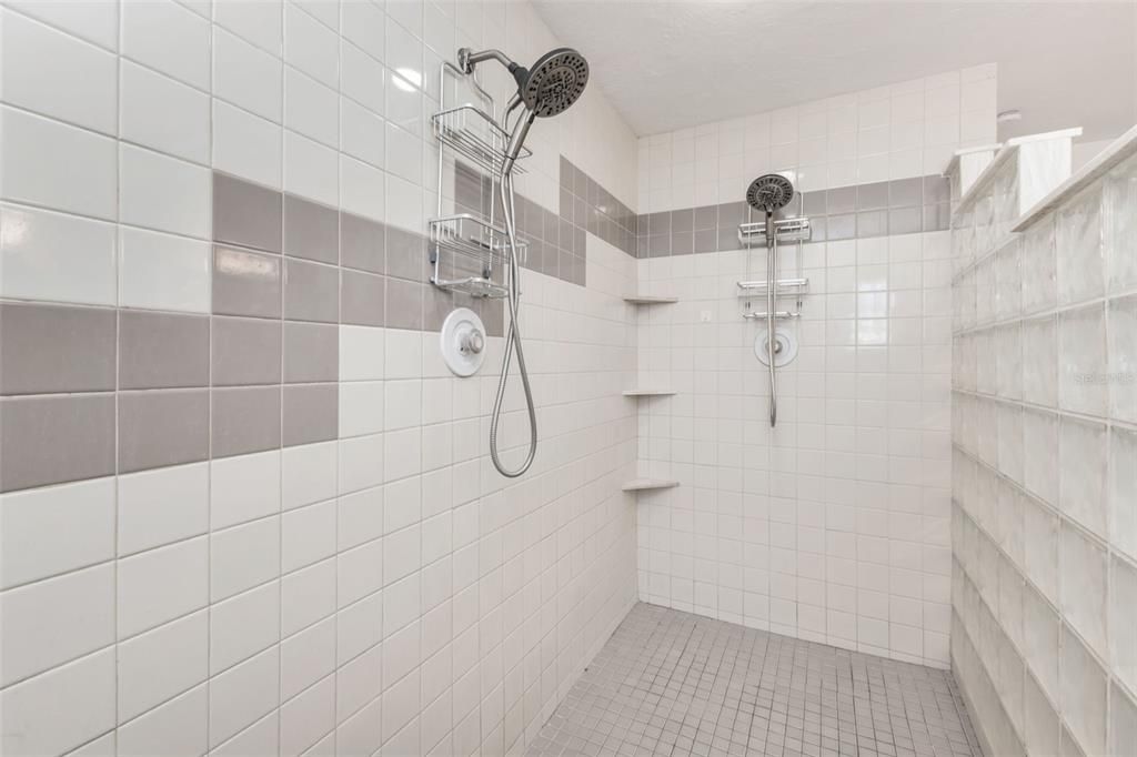 En Venta: $560,000 (4 camas, 2 baños, 2261 Pies cuadrados)