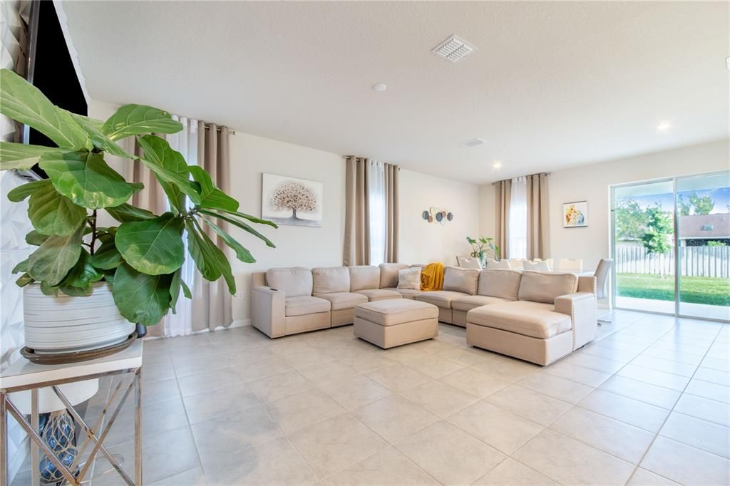 For Sale: $489,000 (4 beds, 3 baths, 2748 Square Feet)