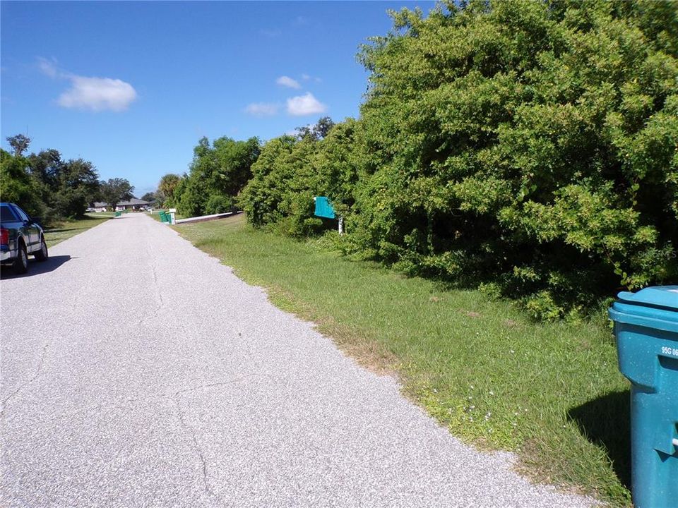 На продажу: $35,000 (0.23 acres)