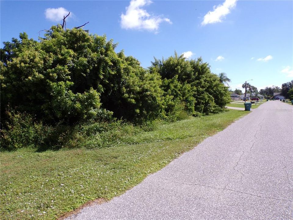 На продажу: $35,000 (0.23 acres)