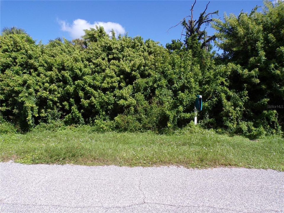 На продажу: $35,000 (0.23 acres)