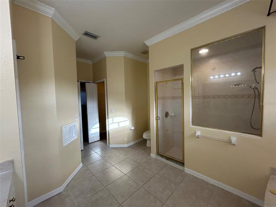 Active With Contract: $2,195 (4 beds, 3 baths, 2457 Square Feet)