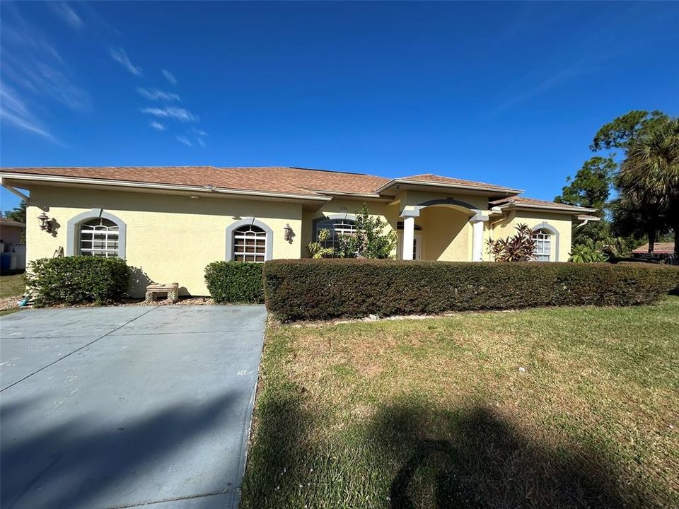 Active With Contract: $2,195 (4 beds, 3 baths, 2457 Square Feet)