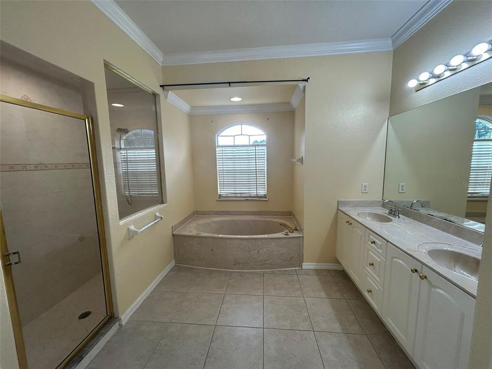 Active With Contract: $2,195 (4 beds, 3 baths, 2457 Square Feet)