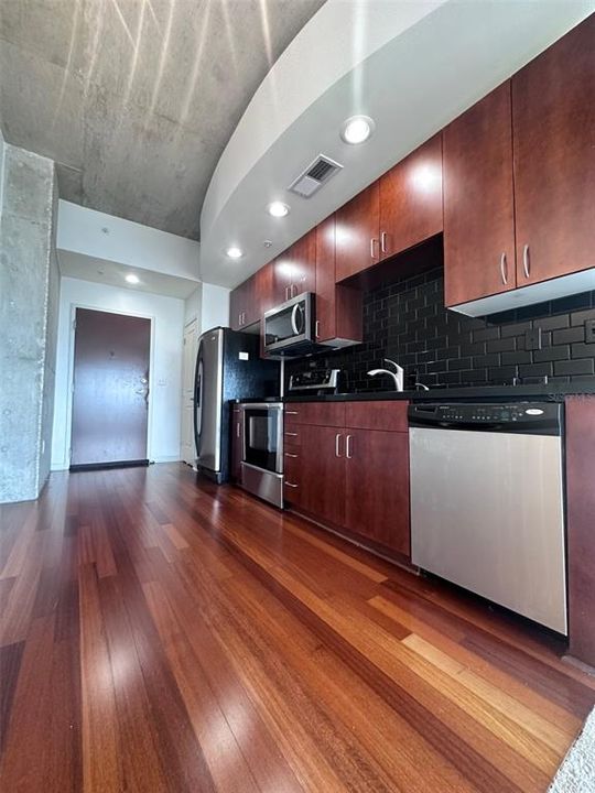 待售: $204,900 (0 贝兹, 1 浴室, 615 平方英尺)