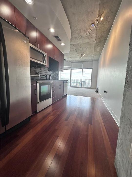 待售: $204,900 (0 贝兹, 1 浴室, 615 平方英尺)