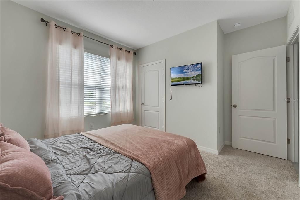 For Rent: $2,000 (4 beds, 2 baths, 1851 Square Feet)