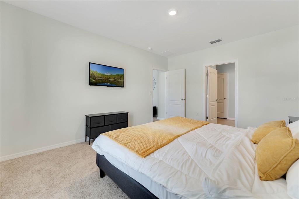 For Rent: $2,000 (4 beds, 2 baths, 1851 Square Feet)