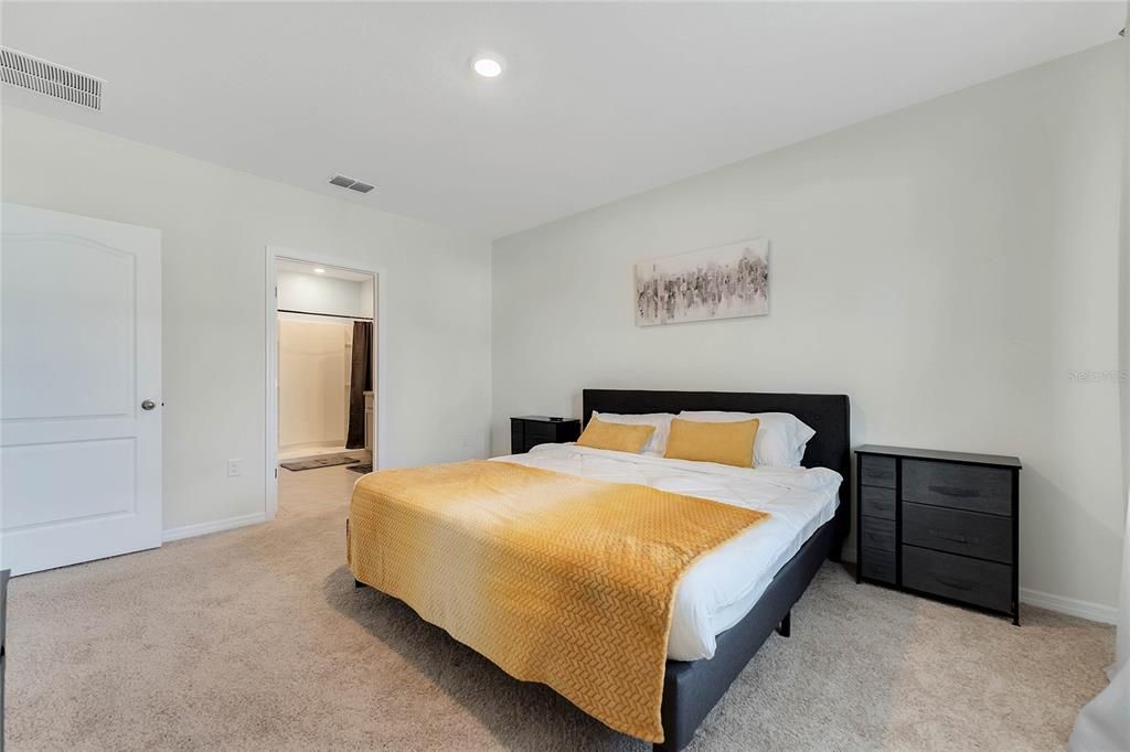 For Rent: $2,000 (4 beds, 2 baths, 1851 Square Feet)