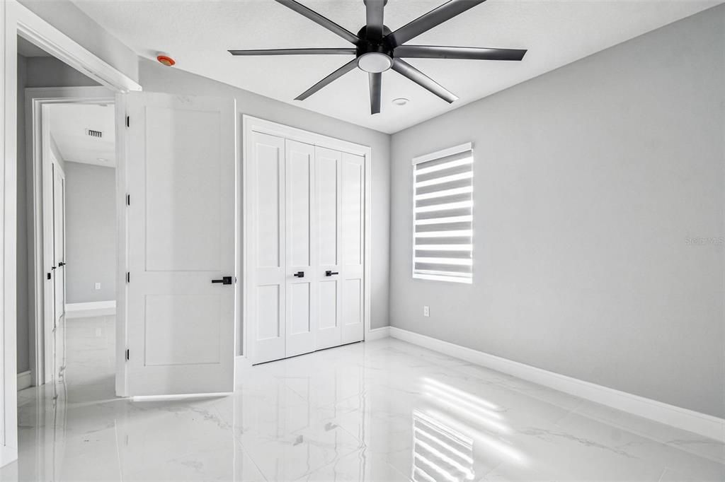 Activo con contrato: $555,000 (4 camas, 2 baños, 2227 Pies cuadrados)