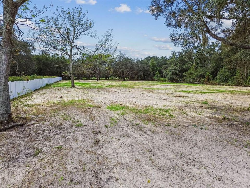 Activo con contrato: $555,000 (4 camas, 2 baños, 2227 Pies cuadrados)